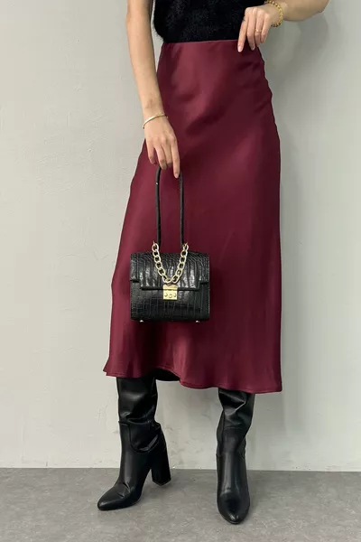 تنورة ساتان مائلة