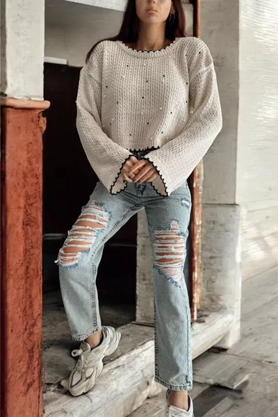 كنزة محبوكة قصيرة مزينة بالخرز