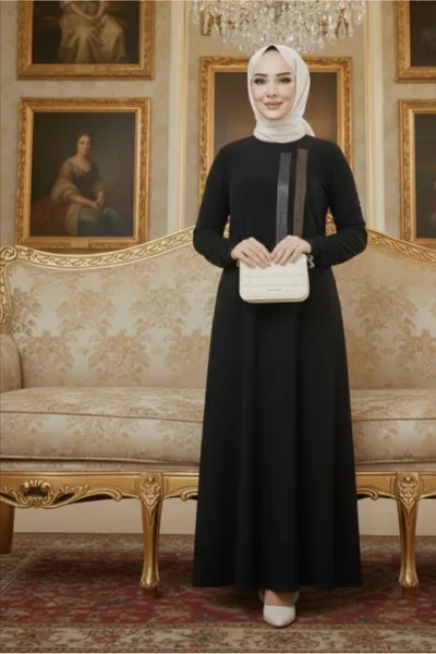 فستان محتشم نسائي أسود ساندى بمقاس كبير مزين بالأحجار من الأمام