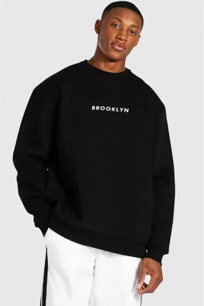 سويتر أسود بطبعة بروكلين مقاس واسع