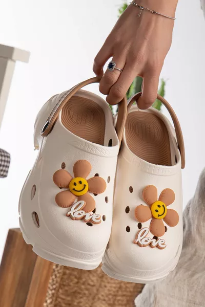 حذاء مريح للمستشفى والكعب العالي للممرضة