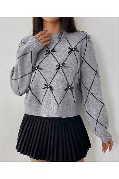 كنزة صوفية بتفصيل شريط/فيونكة ونقشة بقلاوة