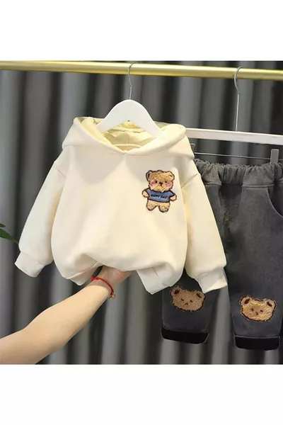 طقم أطفال أنيق مزين برسومات دب محشو وبه قبعة