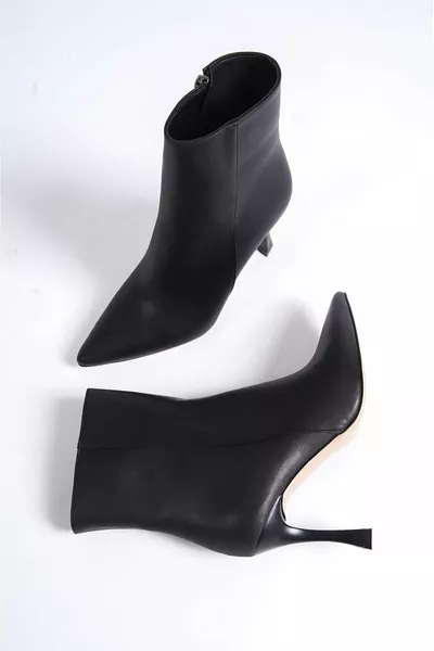 حذاء نسائي أسود قصير بكعب رفيع وقدم مدببة -S