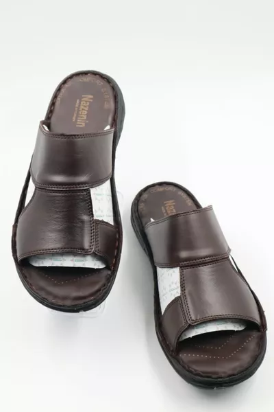 نعال رجالية بنعل جلد طبيعي مريح باللون البني