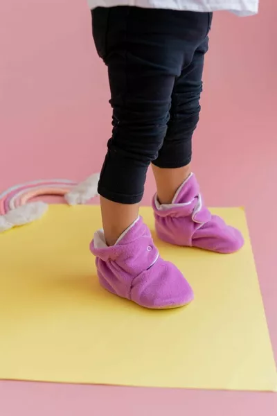 Chaussons à semelle antidérapante avec doublure en coton et fermeture à pression couleur vieux rose