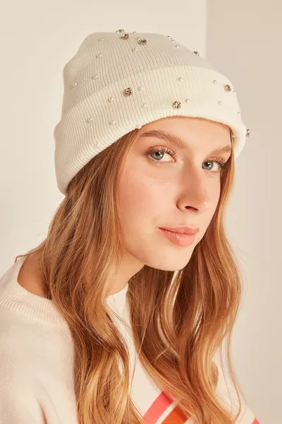  Pearl Detailed Ecru Beanie