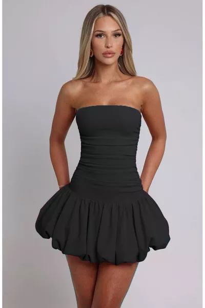 Schwarzes Kleid mit Spitzenrückseite, gerafftem Tüllrock