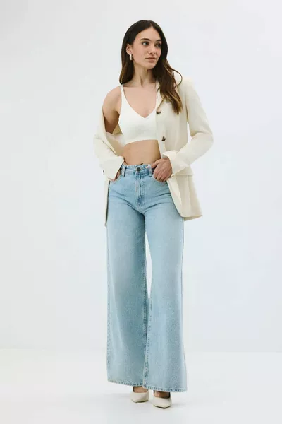 Bügelloser, nahtloser, lasergeschnittener BH mit herausnehmbaren Pads, Ecru