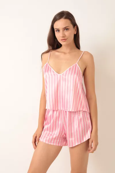 Ensemble de pyjama élégant avec short en satin à motifs