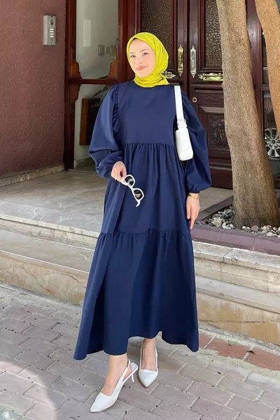 فستان صيفي أزرق داكن بأكمام بالون بطبقات