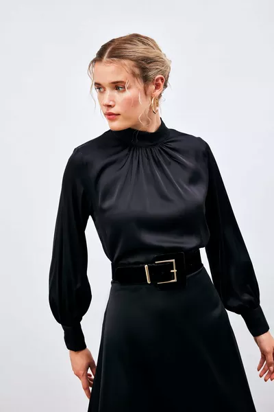 Satinbluse mit Kragen - Schwarz