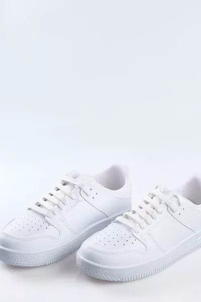 حذاء رياضي أبيض 