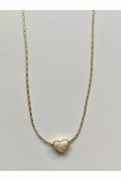 قلادة قلب بيضاء مطلية بالذهب ومينا
