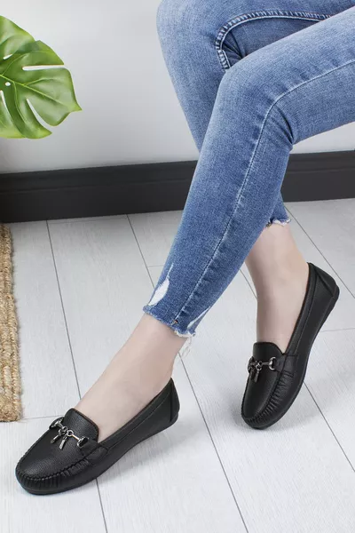 حذاء باليه نسائي أسود بمشبك