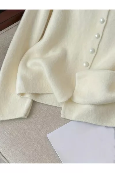 كارديغان صوفي كريمي ناعم للنساء مع خرز