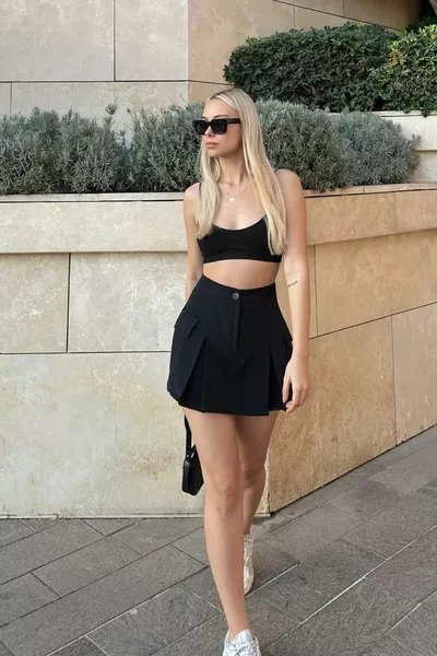 أسود البضائع جيب مطوي تنورة صغيرة السراويل ()