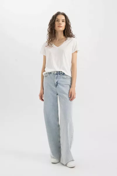 تي شيرت بأكمام قصيرة بفتحة رقبة على شكل V مقاس عادي AZNS