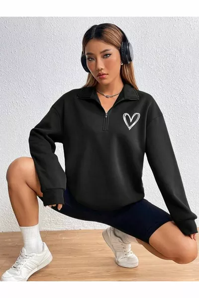 Черен пуловер с яка с принт на сърце Fermwar