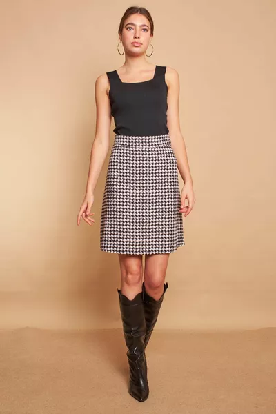 تنورة بقصة عالية من قماش التويد للنساء - أسود بنقشة الحافر