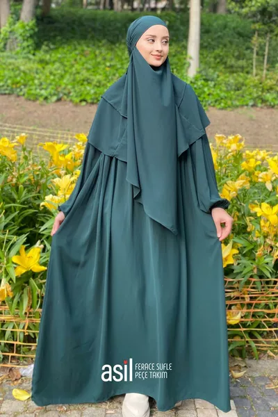 Възпитан комплект от три части с перде и шал в смарагдово зелено