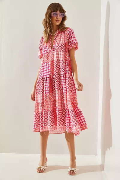 Damen Kleid mit Spitzenkragen und Viskose-Muster 