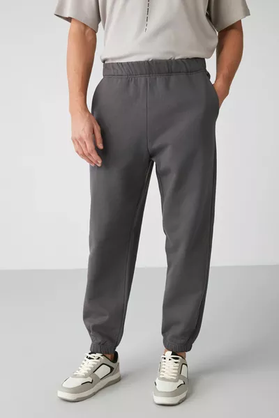 سروال رياضي رجالي من إيرك بحجم عادي، مصنوع من قماش ناعم، بخصر وساقين مرنة، باللون الأنثراسيت