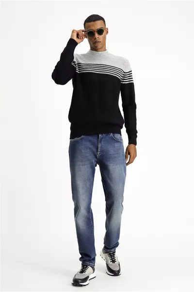 Maglione lavorato a maglia senza cuciture con motivo, collo alto a mezza barca, vestibilità regolare