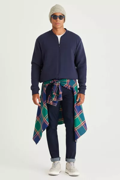 سويت شيرت جاكيت رجالي كحلي، قياس عادي، مبطن من الداخل، بثلاث طبقات، بسحاب، وياقة كلية، مصنوع من القطن