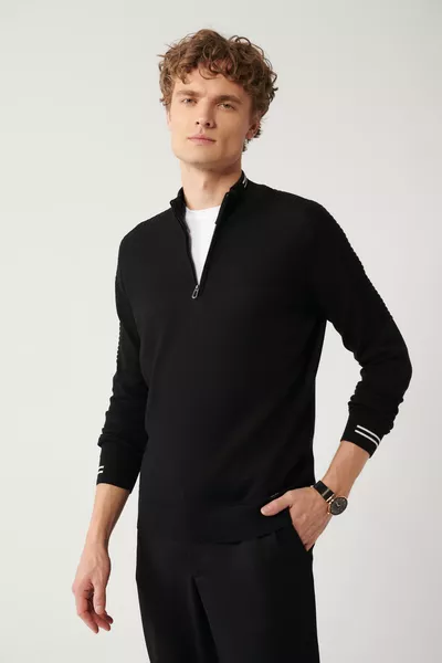 Мужской черный вязанный свитер с высоким воротником и текстурной молнией 