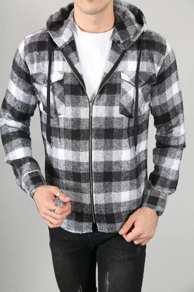 قميص رجل خشّاب بسحّاب وغطاء رأس