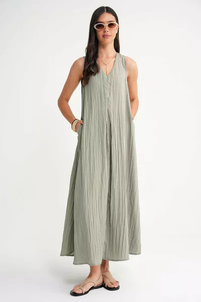 فستان نسائي  بياقة V ومجدل من الأمام بلون كاجلا