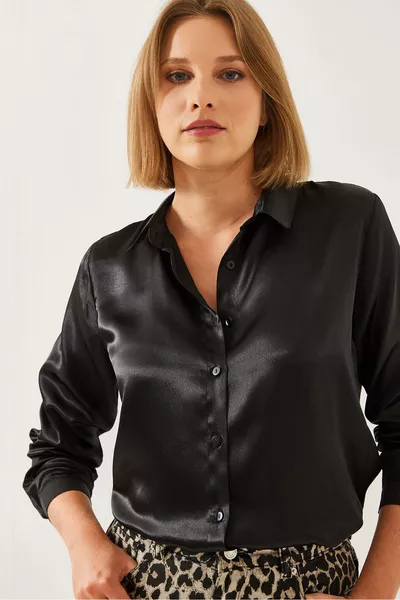 قميص ساتان أساسي للنساء  