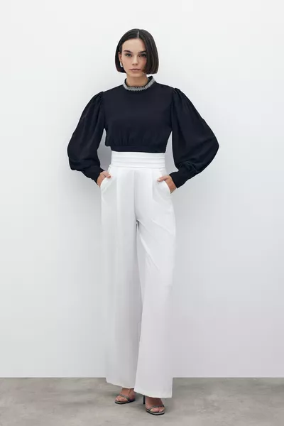 بنطلون بجيوب وتفاصيل عند الخصر - كريمي