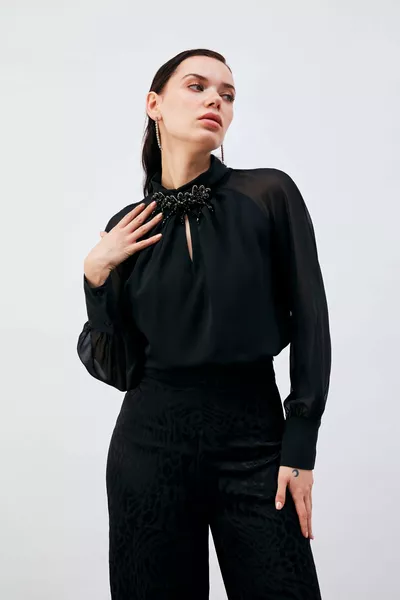 Blouse avec accessoire de col - Noir