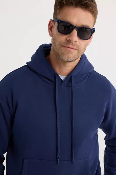 سويت شيرت بغطاء رأس أساسي باللون الأزرق الداكن، واسع الحجم للجنسين، من القطن الناعم الملمس ومبطّن من الداخل بالفليس