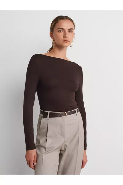  قميص بقبة مائلة وأكمام طويلة - بني داكن