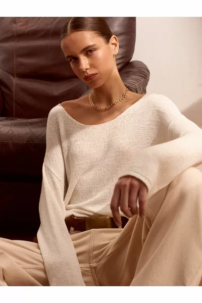  طوق بيضاوي سترة متماسكة ناعمة محكمة-Ecru