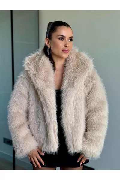 Pelliccia Premium Beige con Interno Foderato e Tocco Morbido