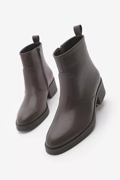 حذاء نسائي بكعب يومي بسحّاب باللون البني غونتري