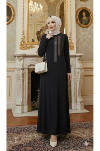 فستان محتشم نسائي أسود ساندى بمقاس كبير مزين بالأحجار من الأمام