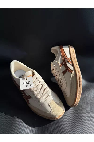 حذاء رياضي من الجلد السويدي تيغ مع رباط