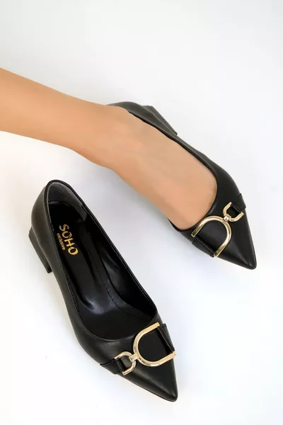 حذاء نسائي كلاسيكي بكعب عالٍ أسود 