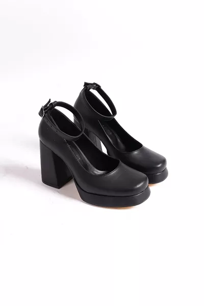 حذاء نسائي ذو كعب عالٍ ومنصة جلد أسود 