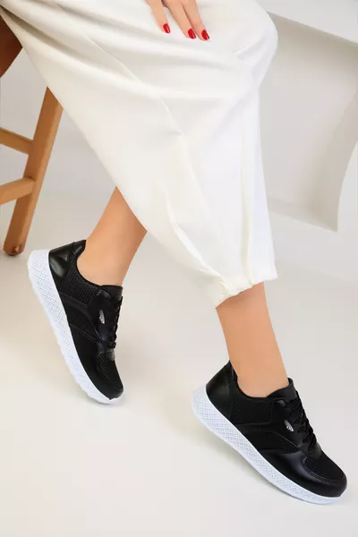 حذاء نسائي رياضي أسود 