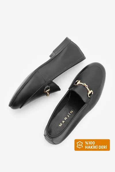 حذاء لوفر نسائي يومي بسلسلة من الجلد الطبيعي لون أسود