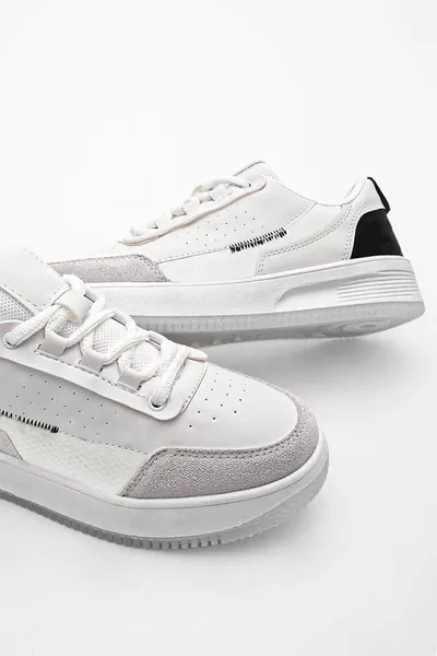 حذاء رياضي نسائي بسول مرتفع لون أسود من Loske