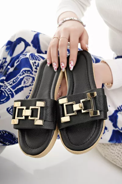 نعال نسائية يومية سوداء أنيقة صيفية للمنزل والشاطئ والعطلة والعمل