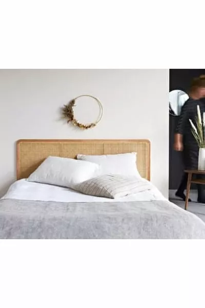 Лежанка с естествено дървено табла