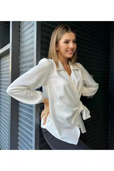 НОВА СЕЗОННА ЕЛЕГАНТНА РИЗА ОТ САТЕН С ЯКА, ЛАСТИКОВИ РЪКАВИ И С ВРЪЗКИ ОТ СТРАНАТА